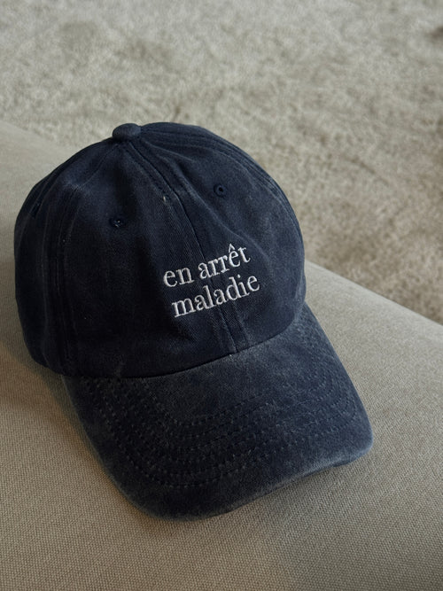 En Arret Maladie Baseball Cap